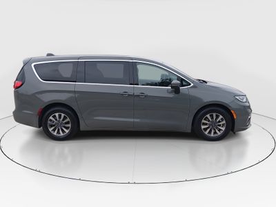 2023 Chrysler Pacifica — photo 8 view