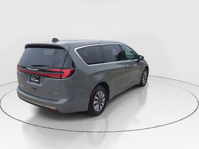 2023 Chrysler Pacifica — photo 7 view
