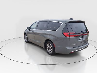 2023 Chrysler Pacifica — detail view