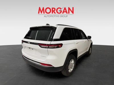 2025 Jeep Grand Cherokee — engine compartment view