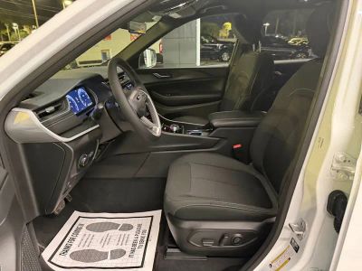 2025 Jeep Grand Cherokee — photo 16 view