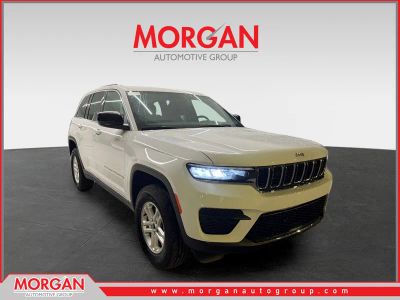 2025 Jeep Grand Cherokee Laredo in Bright White Clearcoat — front three-quarter view