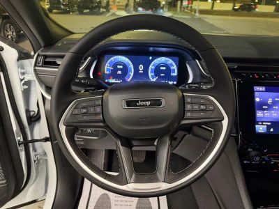 2025 Jeep Grand Cherokee — photo 17 view