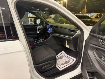 2025 Jeep Grand Cherokee — photo 29 view