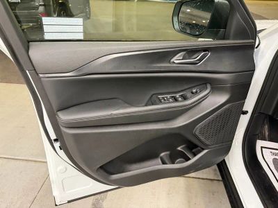 2025 Jeep Grand Cherokee — photo 13 view