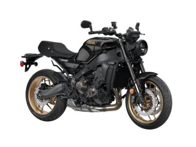 2026 Yamaha XSR900 — front three-quarter view