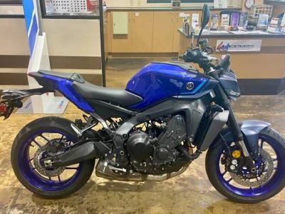 2025 Yamaha MT-09 — front three-quarter view
