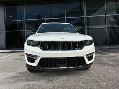 2025 Jeep Grand Cherokee — side profile view
