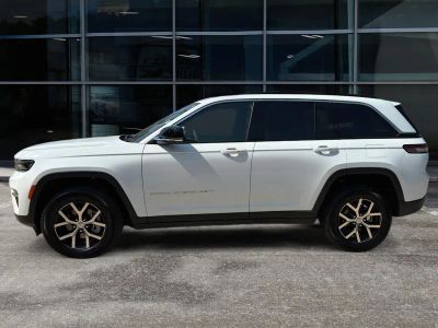 2025 Jeep Grand Cherokee — interior view