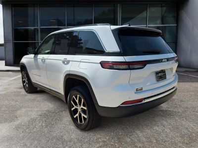 2025 Jeep Grand Cherokee — detail view