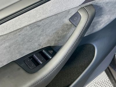 2026 Tesla Model Y - Photo 12