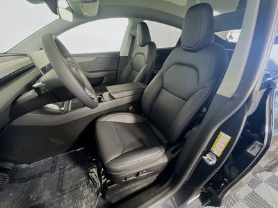 2026 Tesla Model Y - Photo 10