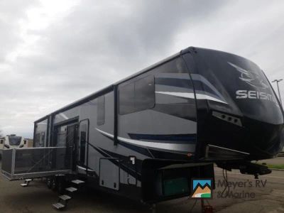 2018 Jayco Seismic 4212 — front three-quarter view