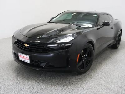 2021 Chevrolet Camaro RWD - Photo 2