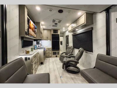 2025 Grand Design Momentum G-Class - Photo 4