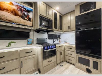 2025 Grand Design Momentum G-Class - Photo 3