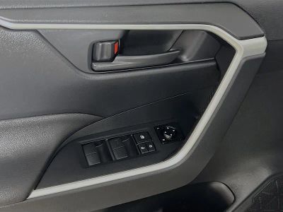 2023 Toyota RAV4 Hybrid — photo 14 view