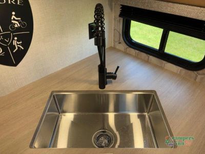 2026 Venture RV Sienna — photo 18 view