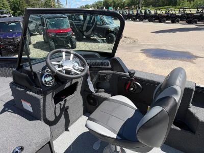 2026 Lund 1775 IMPACT XS — photo 11 view