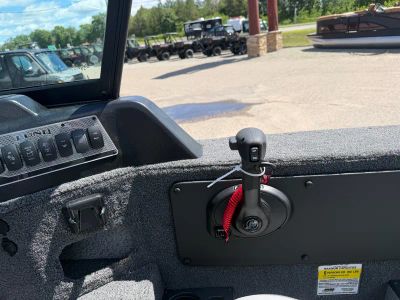 2026 Lund 1775 IMPACT XS — photo 13 view