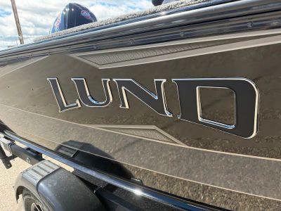 2026 Lund 1775 IMPACT XS — engine compartment view