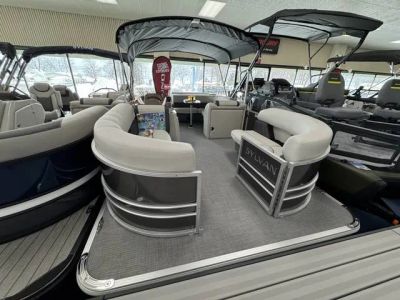 2027 Sylvan MIRAGE 8520 CRS — front three-quarter view