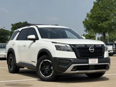 2025 Nissan Pathfinder - Photo 2