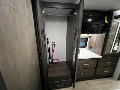 2026 Jayco SENECA PRESTIGE — photo 24 view