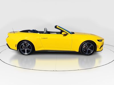 2024 Ford Mustang - Photo 8