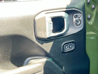 2023 Jeep Gladiator — photo 18 view