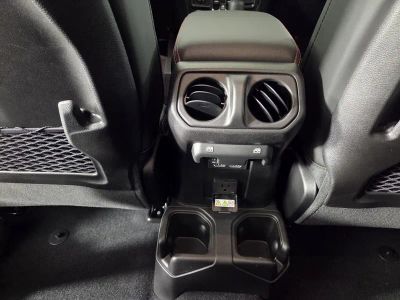 2026 Jeep Gladiator — photo 18 view