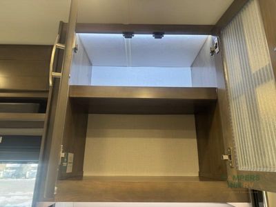 2025 Dynamax Isata 5 — photo 21 view
