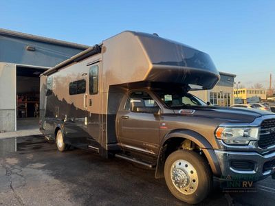 2025 Dynamax Isata 5 in XPLORER DARK FBP — front three-quarter view