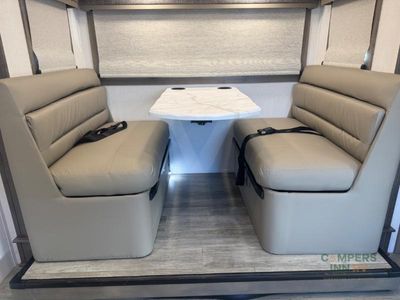 2025 Dynamax Isata 5 — photo 8 view