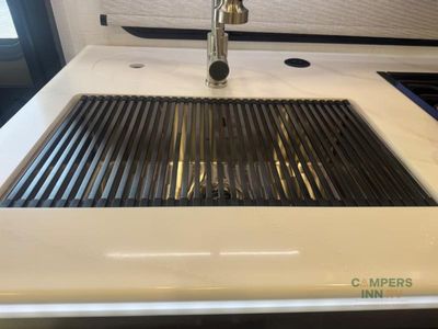 2025 Dynamax Isata 5 — photo 16 view