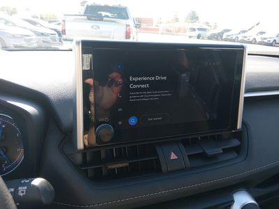 2025 Toyota RAV4 - Photo 17