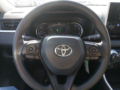 2025 Toyota RAV4 - Photo 12