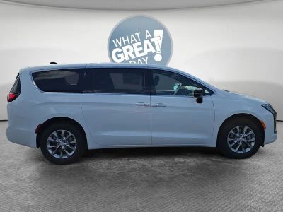2027 Chrysler Pacifica — side profile view