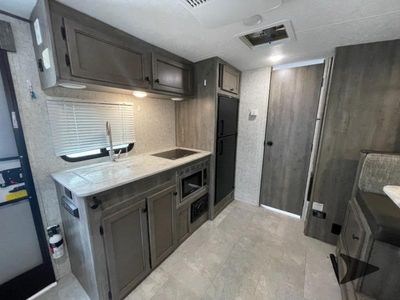 2021 Coachmen RV Apex - Photo 15