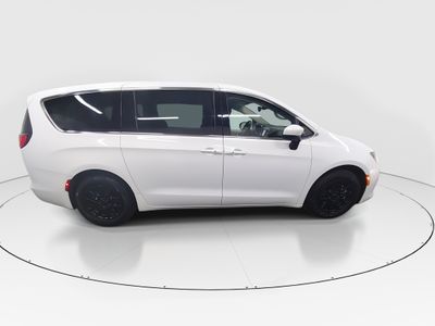 2023 Chrysler Voyager - Photo 8