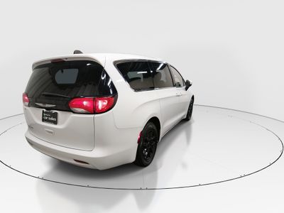 2023 Chrysler Voyager - Photo 7