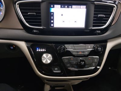 2023 Chrysler Voyager - Photo 13