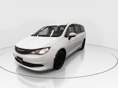 2023 Chrysler Voyager - Photo 3