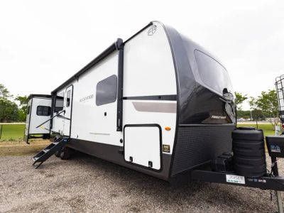 2026 Rockwood Ultra Lite - Photo 1