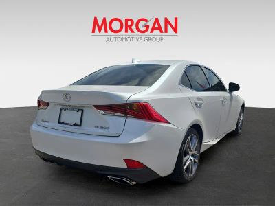 2018 Lexus IS — photo 8 view