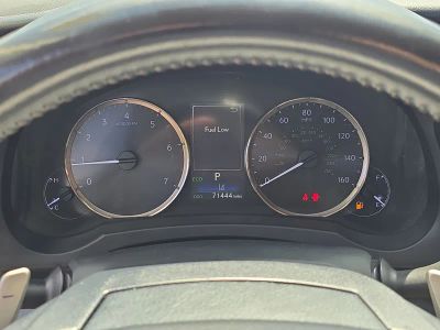 2018 Lexus IS — photo 32 view
