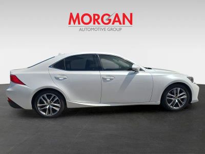 2018 Lexus IS — photo 9 view