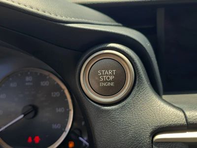 2018 Lexus IS — photo 27 view