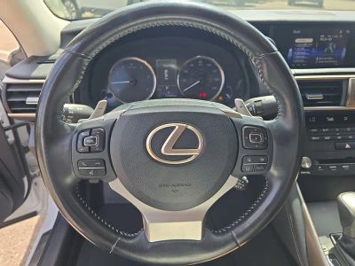 2018 Lexus IS — photo 29 view