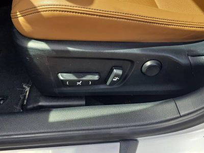 2018 Lexus IS — photo 20 view